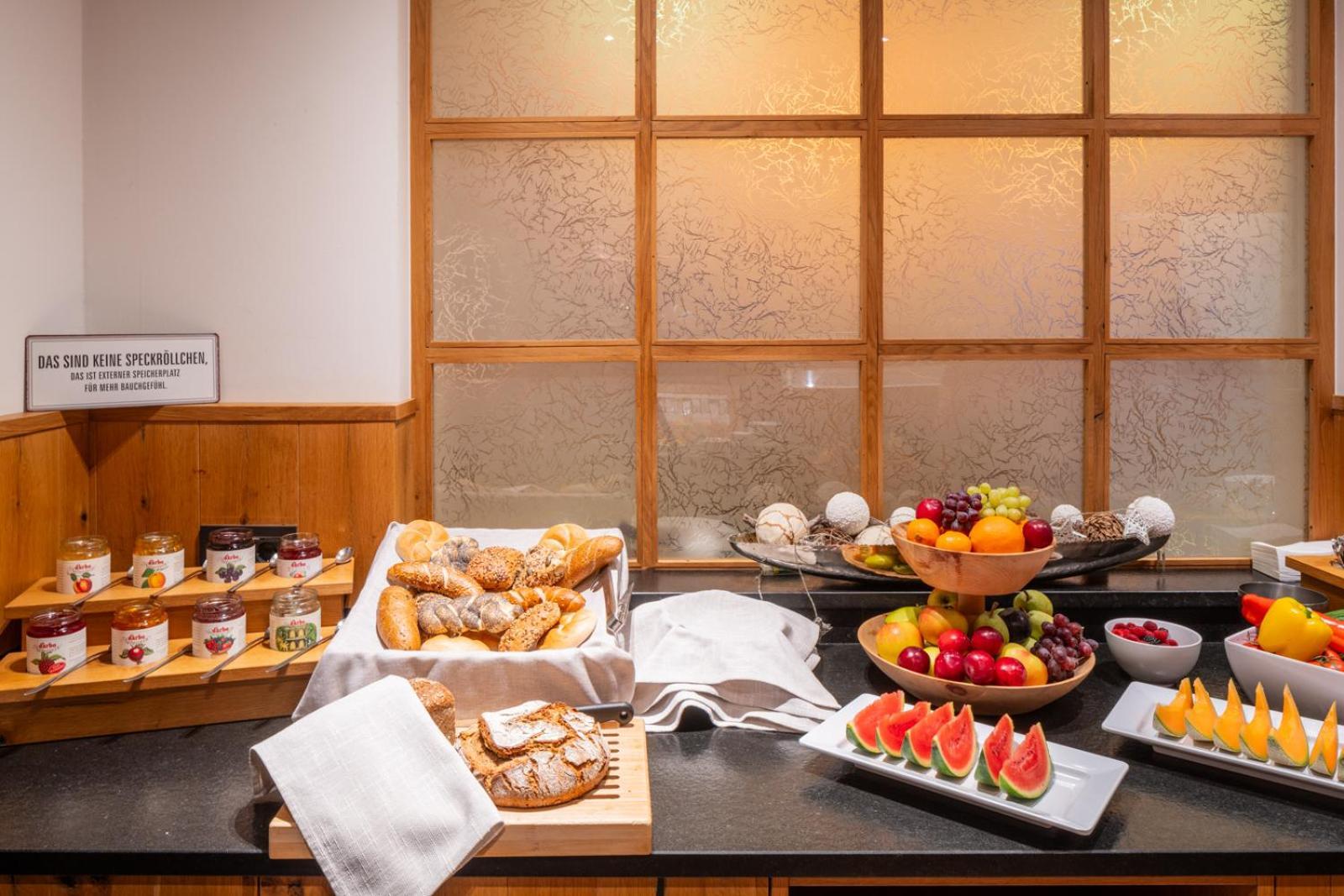 Wander- Und Wellnesshotel Kanzler باد ميترندورف المظهر الخارجي الصورة