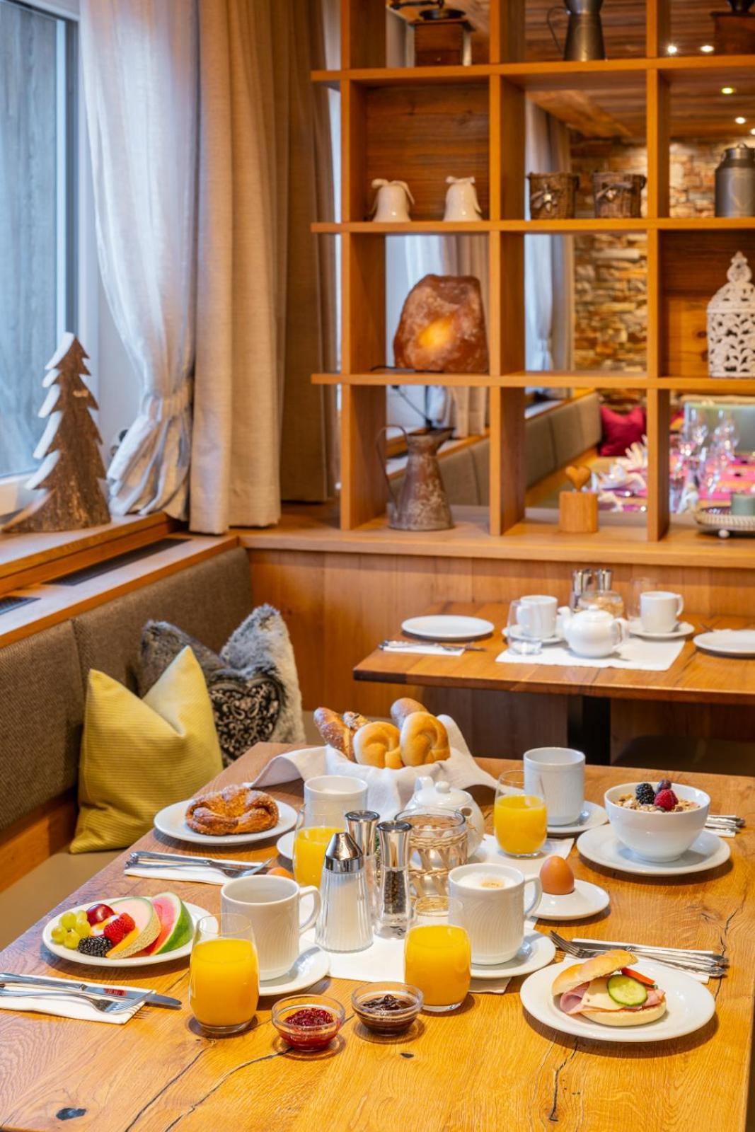 Wander- Und Wellnesshotel Kanzler باد ميترندورف المظهر الخارجي الصورة
