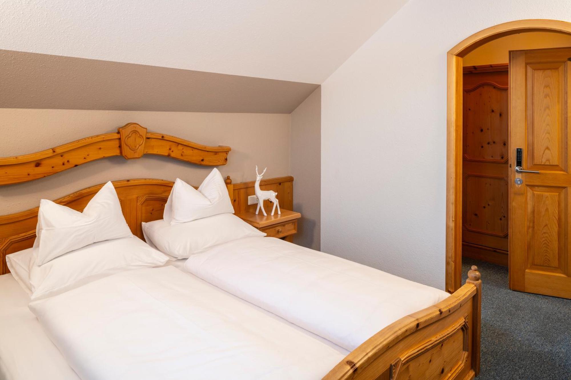 Wander- Und Wellnesshotel Kanzler باد ميترندورف المظهر الخارجي الصورة