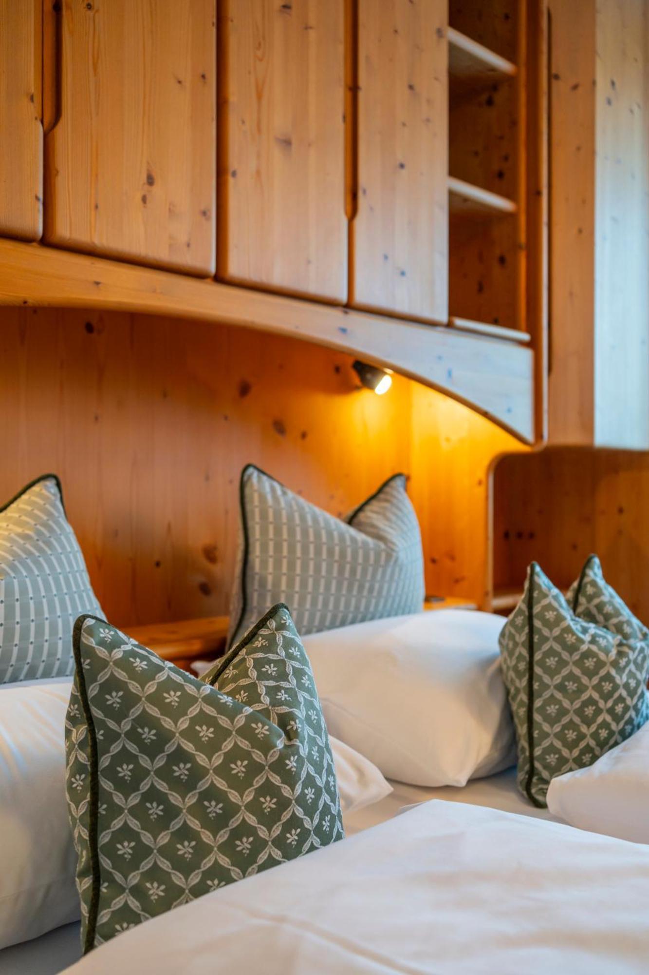 Wander- Und Wellnesshotel Kanzler باد ميترندورف المظهر الخارجي الصورة