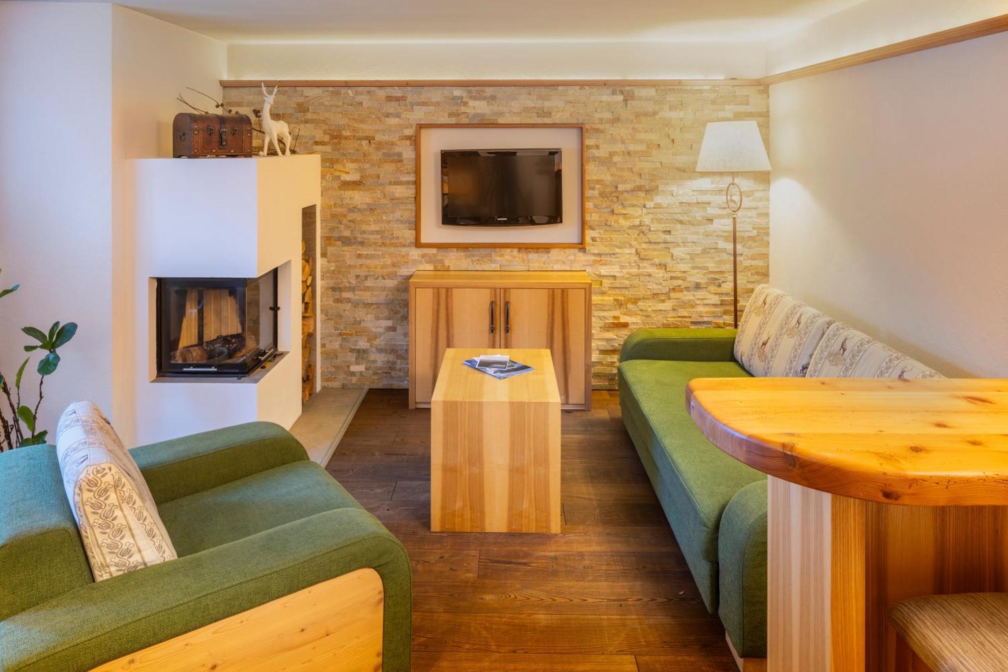 Wander- Und Wellnesshotel Kanzler باد ميترندورف المظهر الخارجي الصورة