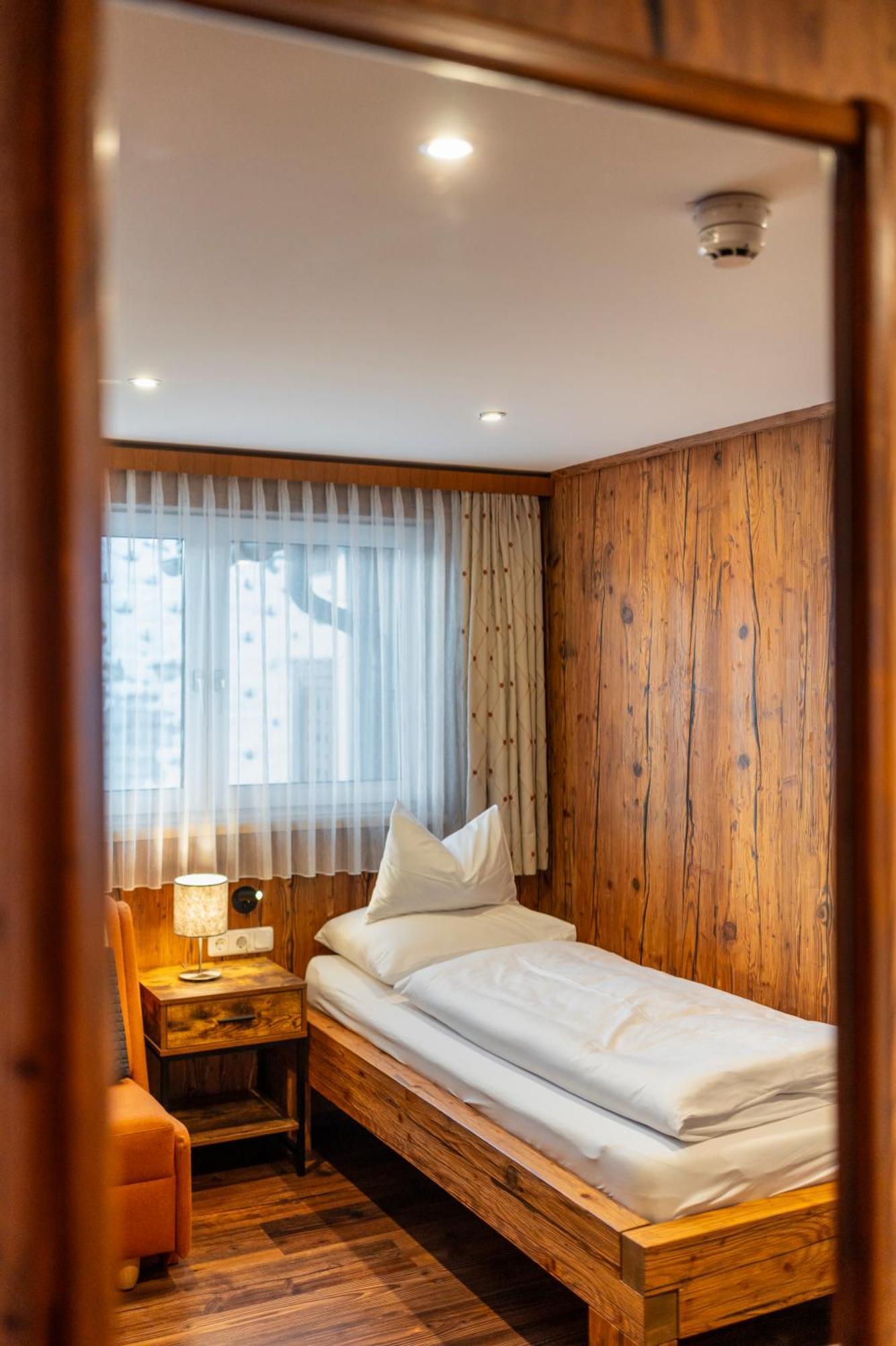 Wander- Und Wellnesshotel Kanzler باد ميترندورف المظهر الخارجي الصورة